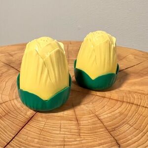 Vintage 1970’s Jaydon Tulip Salt and Pepper Shakers Yellow/ Green Spring Easter